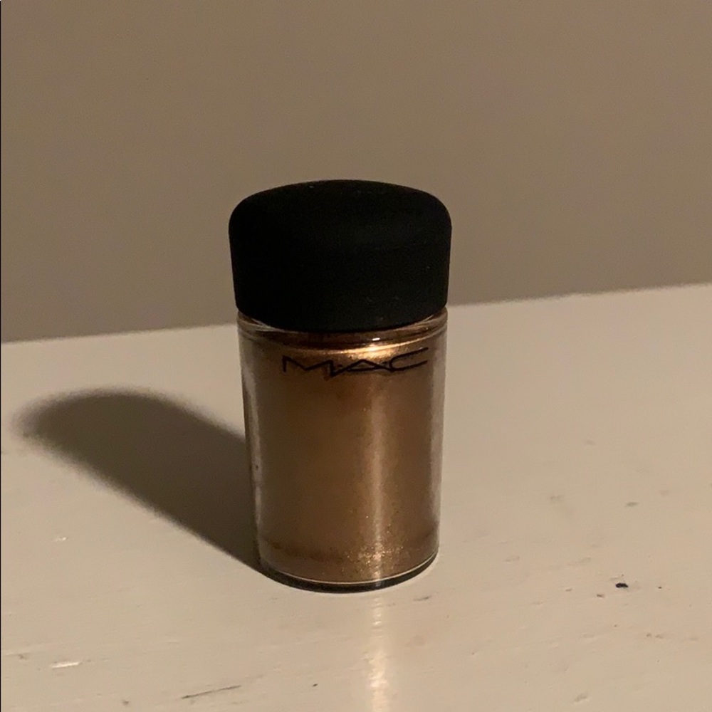 New MAC pigment museum bronze!